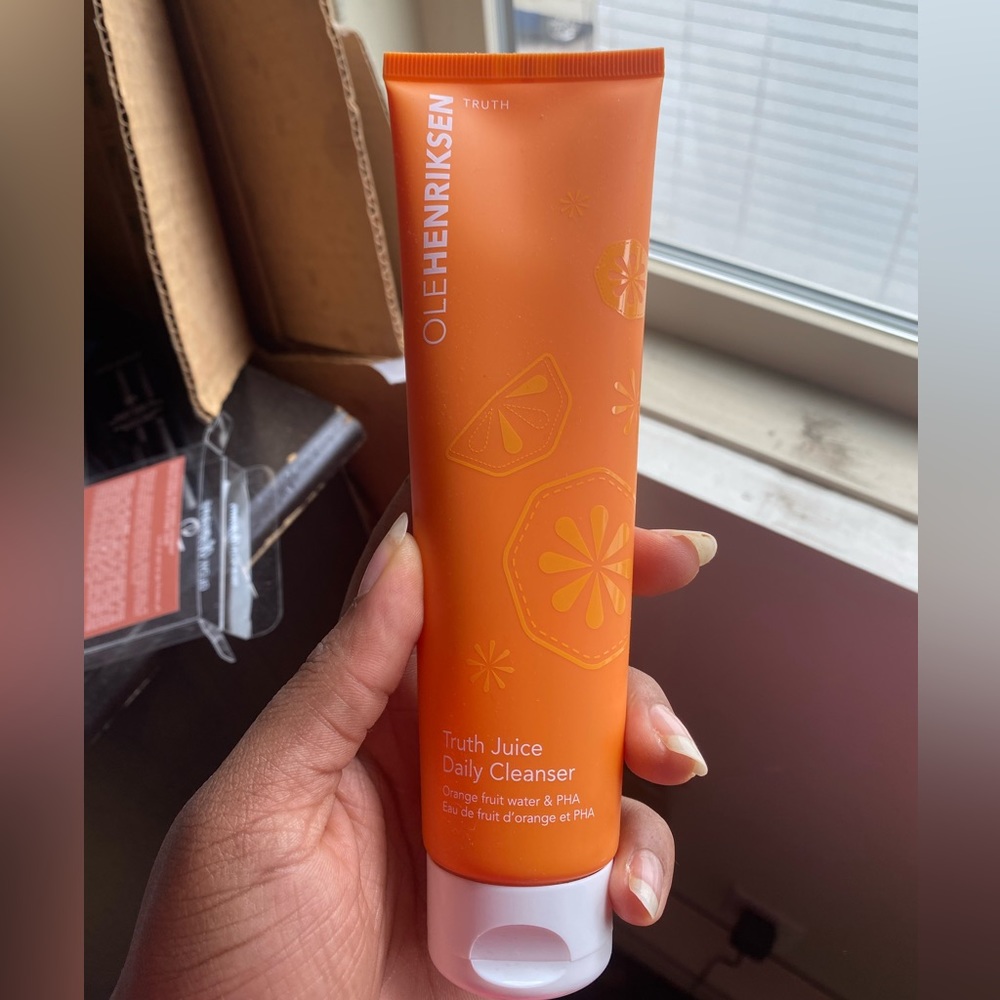 2/40 Ole Henriksen Truth Juice Daily Cleanser